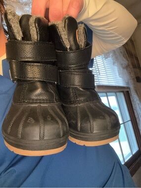 Unisex Cat & Jack toddler winter boots. 
Worn once. Velcro, meant for snow.